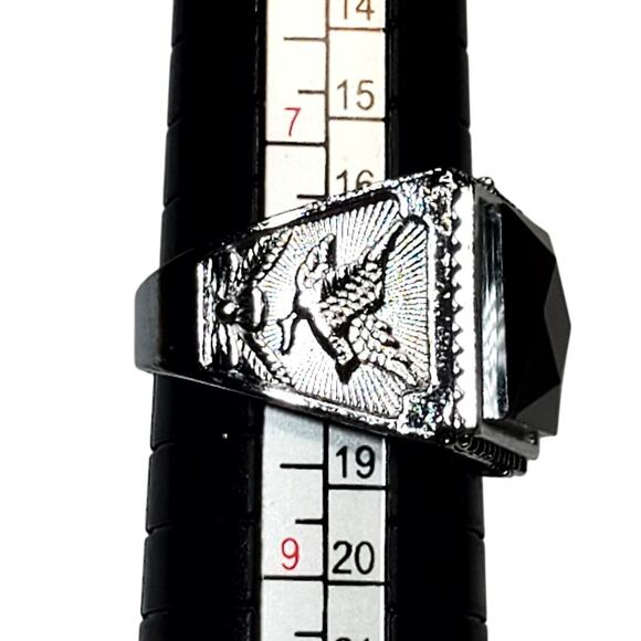 Silver Tone Ring Sz 8 Unsigned Black Square Cabochon Chunky Eagle - Picture 5 of 6